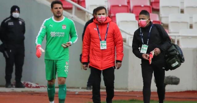 Sivasspor’da kaleci Ali Şaşal sakatlandı