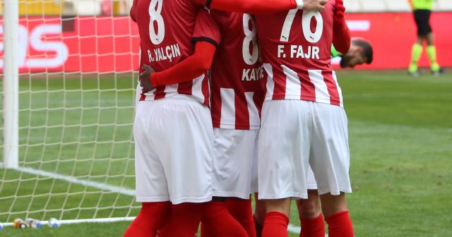 Süper Lig: Sivasspor: 3 - Konyaspor: 1 (Maç sonucu)