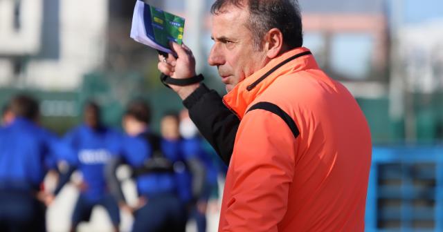Abdullah Avcı, transferde iki yönlü oynayan futbolcular üzerinde duruyor