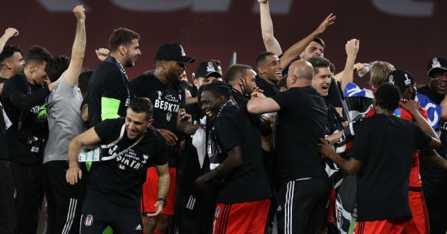 Beşiktaş 12 yıl sonra çifte kupayı müzesine götürdü