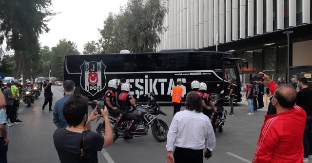 Beşiktaş, Gürsel Aksel Stadyumu’na ulaştı