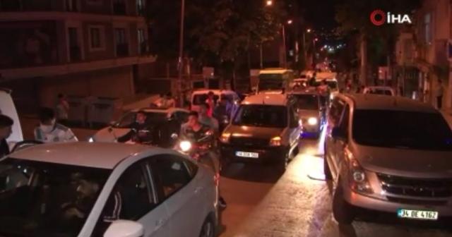 Beşiktaşlı taraftarlar Küçükçekmece’de sokaklara döküldü