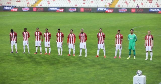 Sivasspor’da ceza sınırındaki futbolcular kart görmedi