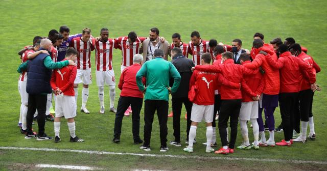 Sivasspor, zorlu Başakşehir maçına 4 eksikle çıkacak