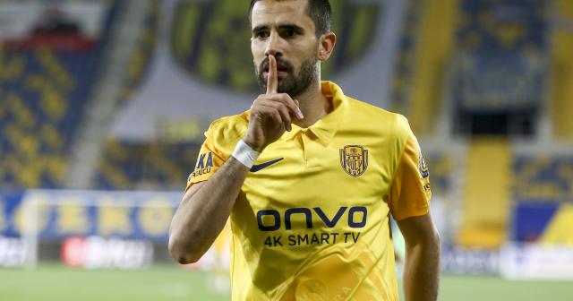 Süper Lig: MKE Ankaragücü: 1 - Fenerbahçe: 0 (Maç devam ediyor)