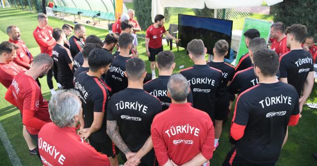 Ümit Milli Futbol Takımı çalışmalarını Riva’da sürdürüyor