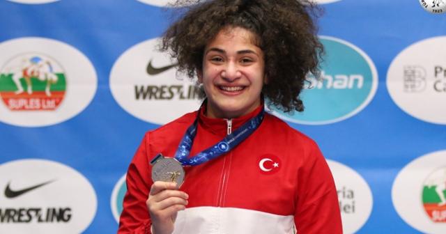 Üsküp’te Ayşegül Özbege yarı finalde