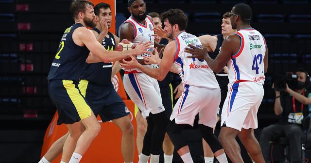 Anadolu Efes seride 1-0 öne geçti