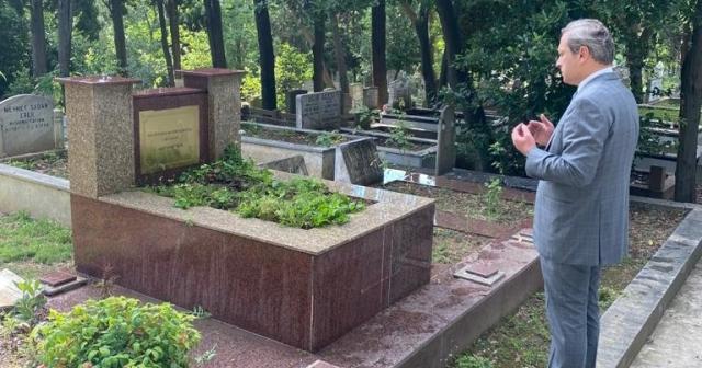 Burak Elmas, Ali Sami Yen’in mezarını ziyaret etti