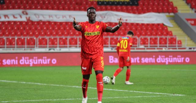 Göztepe, Cherif Ndiaye ile 3 yıllık sözleşme imzaladı