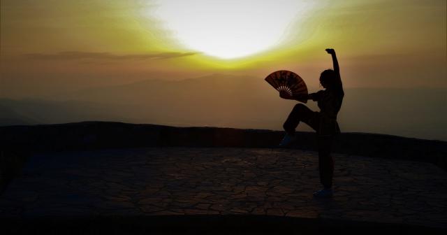 Spil Dağı Milli Parkı’nda gün batımı manzarasıyla antrenman