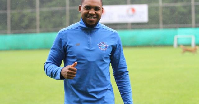 Assombalonga: "Gurur duyulacak bir takım olmak istiyoruz"