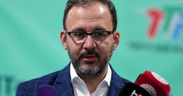 Bakan Kasapoğlu’ndan rekortmen Merve Tuncel için tebrik mesajı