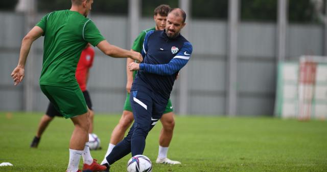 Bursaspor Teknik Direktörü Mustafa Er ve yardımcısı Batalla’dan özel ders