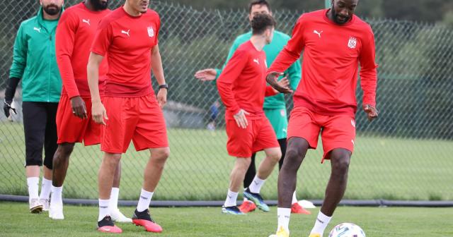 Sivasspor üç idmanla hazırlıklarına devam etti