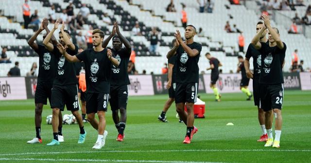 Beşiktaşlı futbolcular, Süleyman Seba tişörtüyle sahada