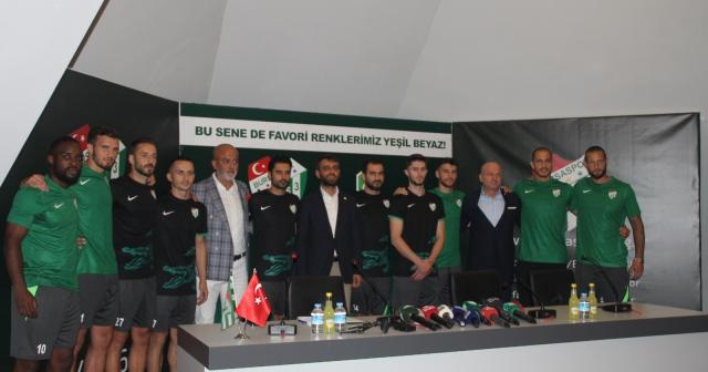Bursaspor yeni transferleri için toplu imza töreni düzenledi