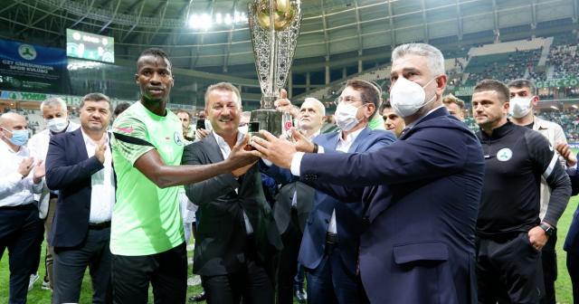 Giresunspor’da kupa töreni yapıldı