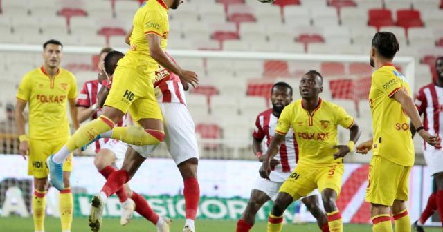 Süper Lig: D.G. Sivasspor: 1 - Göztepe: 0 (İlk yarı)