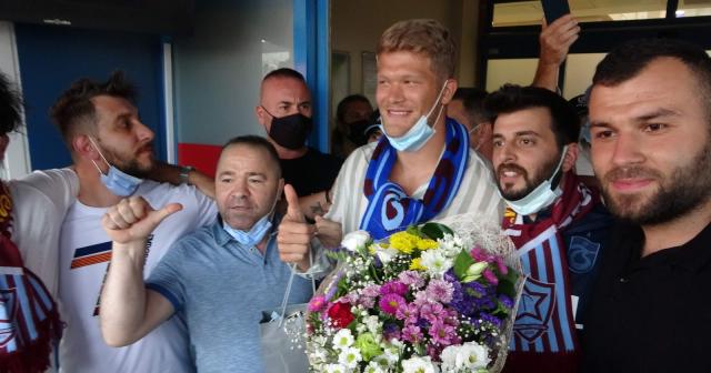 Trabzonspor’un yeni transferi Cornelius’a coşkulu karşılama