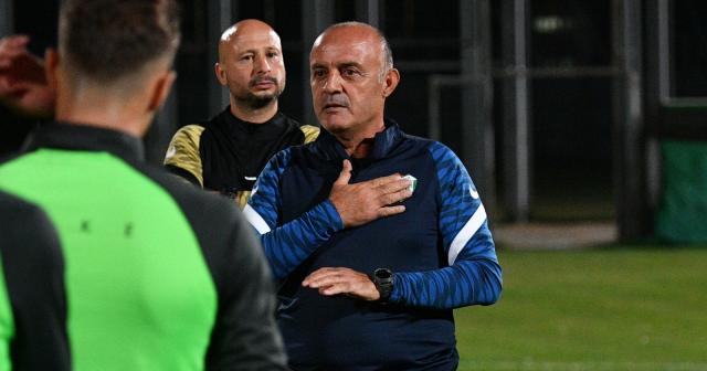Bursaspor’un yeni teknik direktörü Özcan Bizati ilk idmanına çıktı