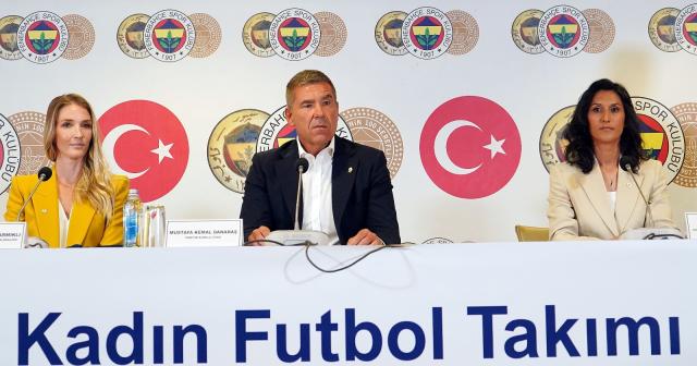 Fenerbahçe Kadın Futbol Takımı’nın imza tören gerçekleştirildi
