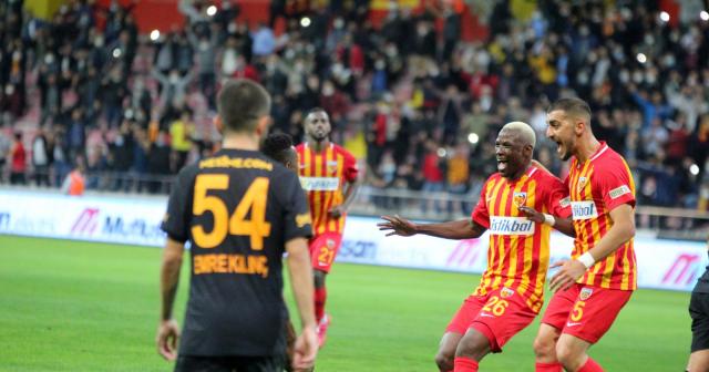Galatasaray ligde 4 maçtır kazanamıyor