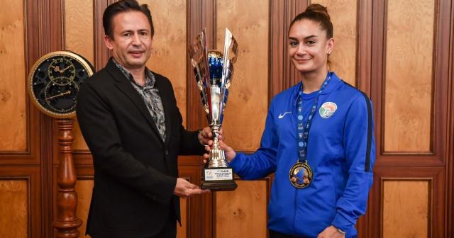 Hemşire Duygu Turan, kick boksta dünya şampiyonu oldu