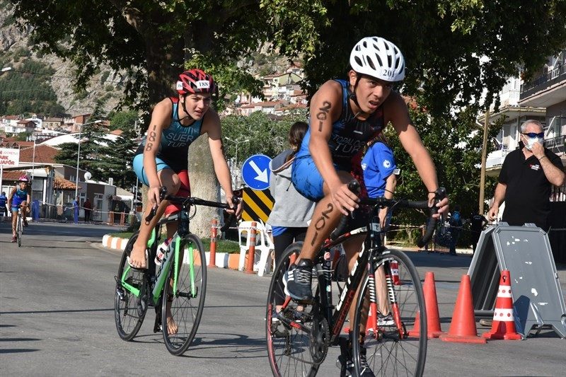 Altınkum Plajı'nda Triatlon Şöleni: 22. Türkiye Kupası Yarışları Başlıyor!