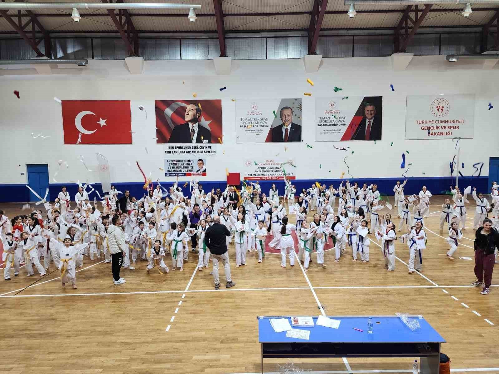 Kuşakların Uçuşu: 270 Tekvandocu Yükseldi