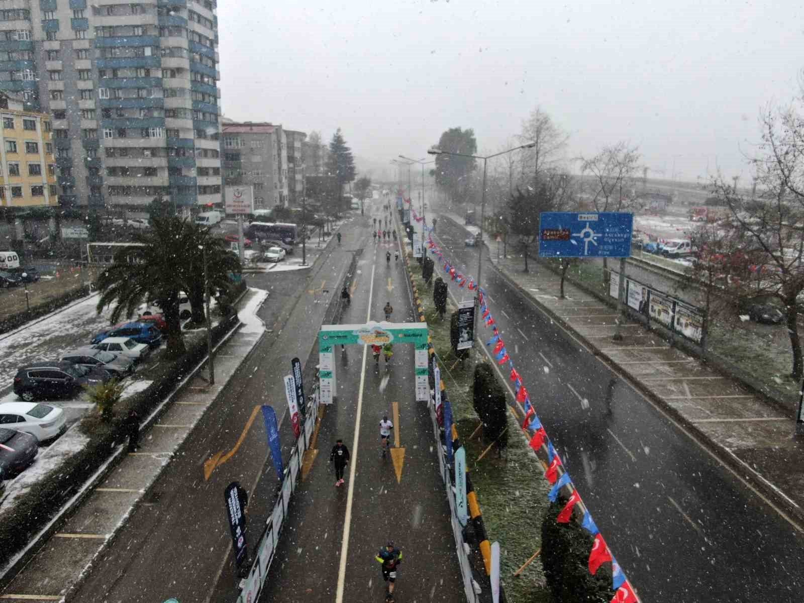 Karda Koşulan Yarı Maraton: Trabzon'da Beyaz Yarış
