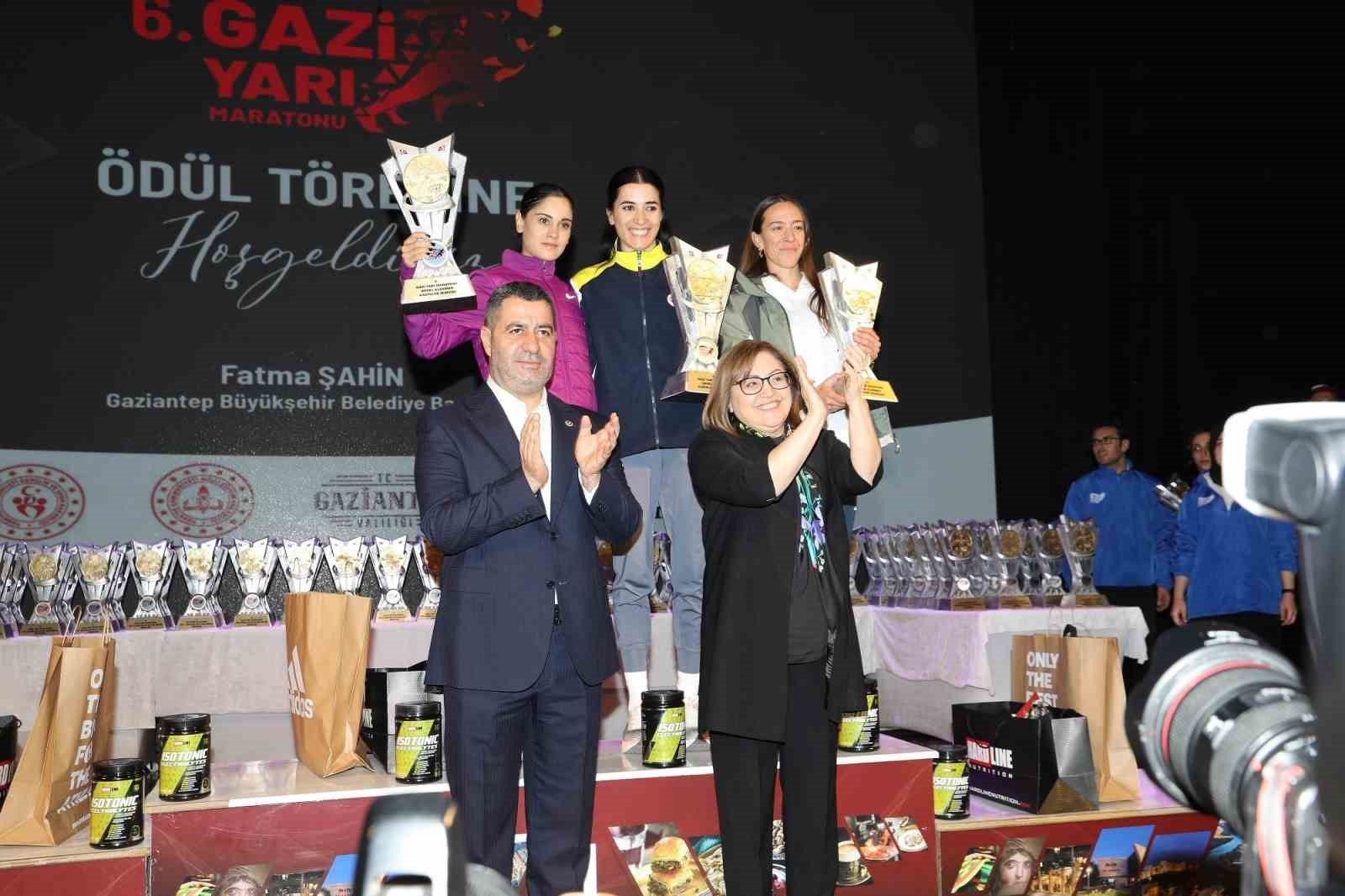 Gazi Yarı Maratonu'nda Şampiyonlar Ödüllerine Kavuştu