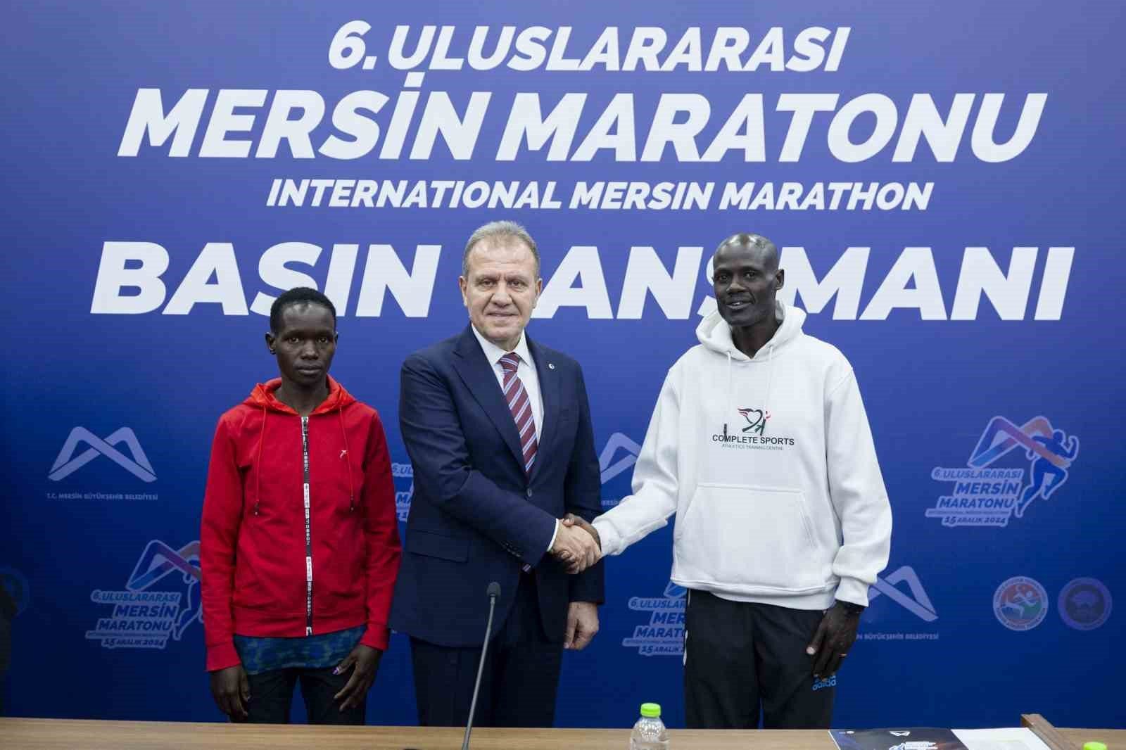 Mersin Sokaklarında Adımlar Yarışıyor