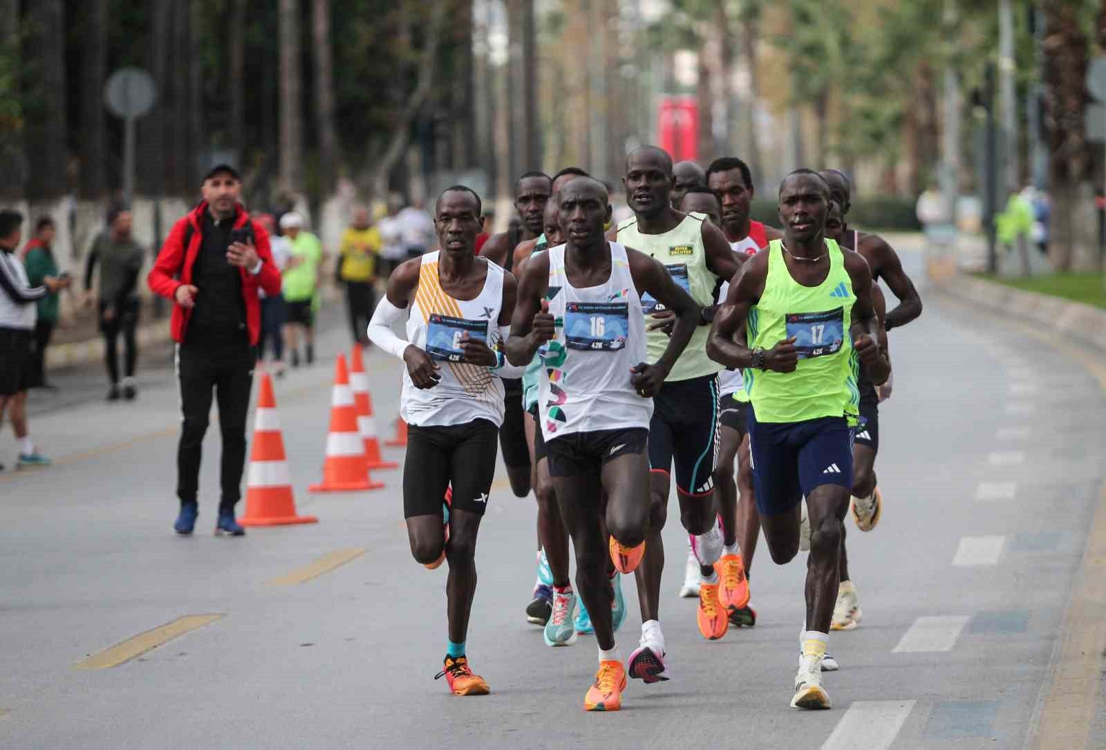 Mersin Sokakları Maratoncularla Doldu