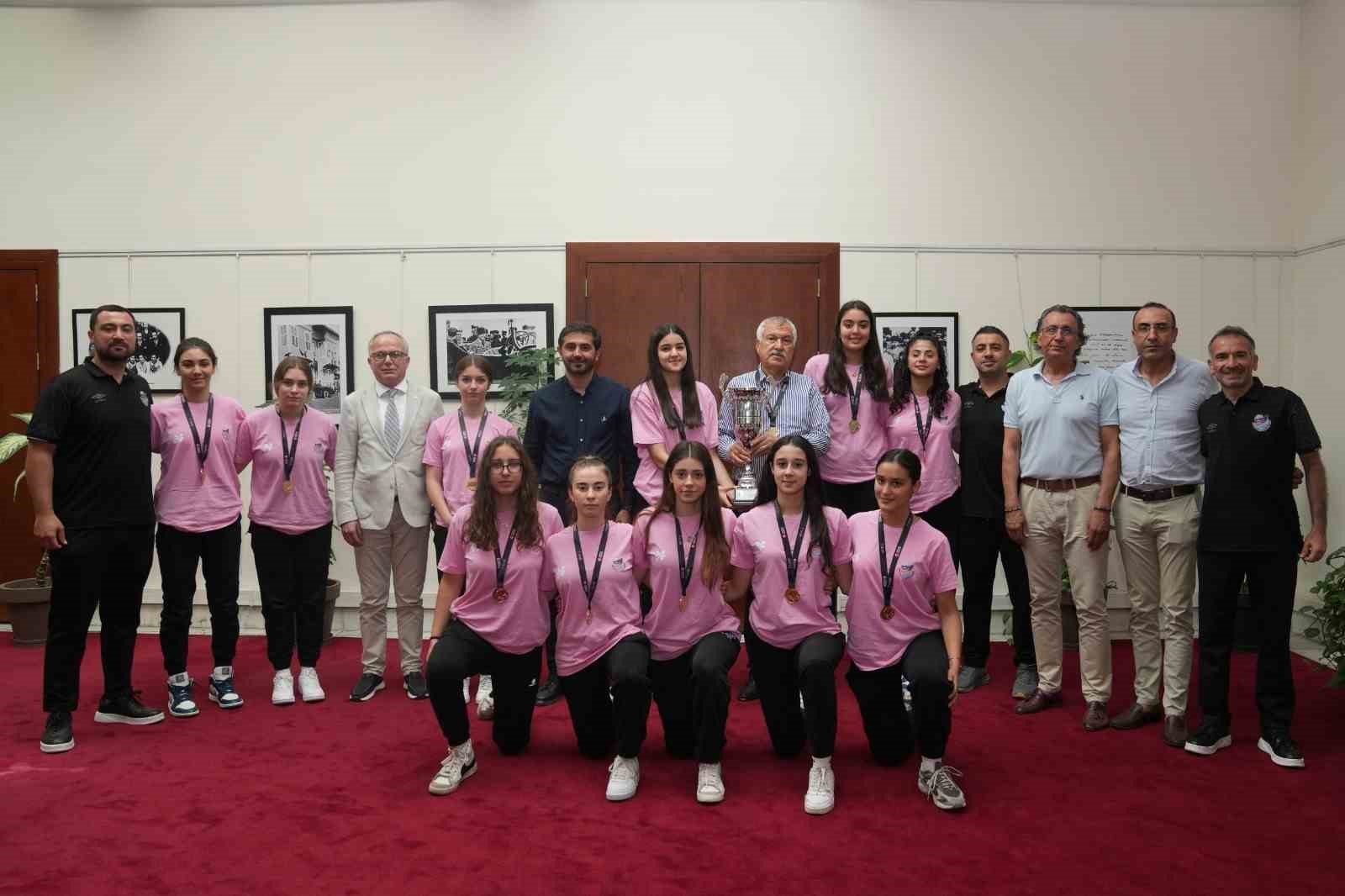 Zeydan Karalar'ın Parlak Yıldızları: ABBSK Kızları Şampiyonluğu Kucakladı