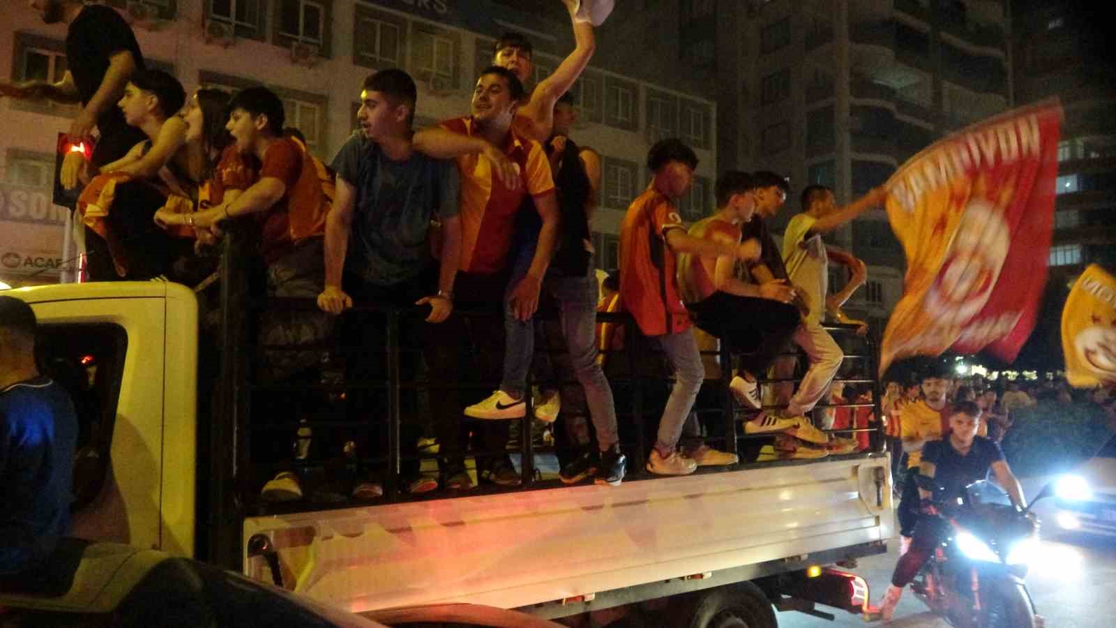 Galatasaray’ın Şampiyonluğu Adana’nın Kozan İlçesinde Coşkuyla Kutlandı