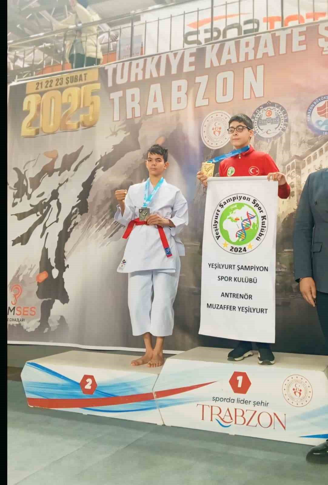 Afyon’un Karate Elması Parladı