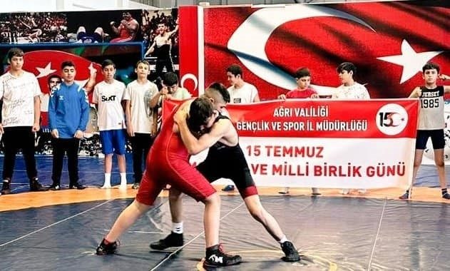 Ağrı'da Şehitleri Anan Sportif Ruhuyla Yarışmalar