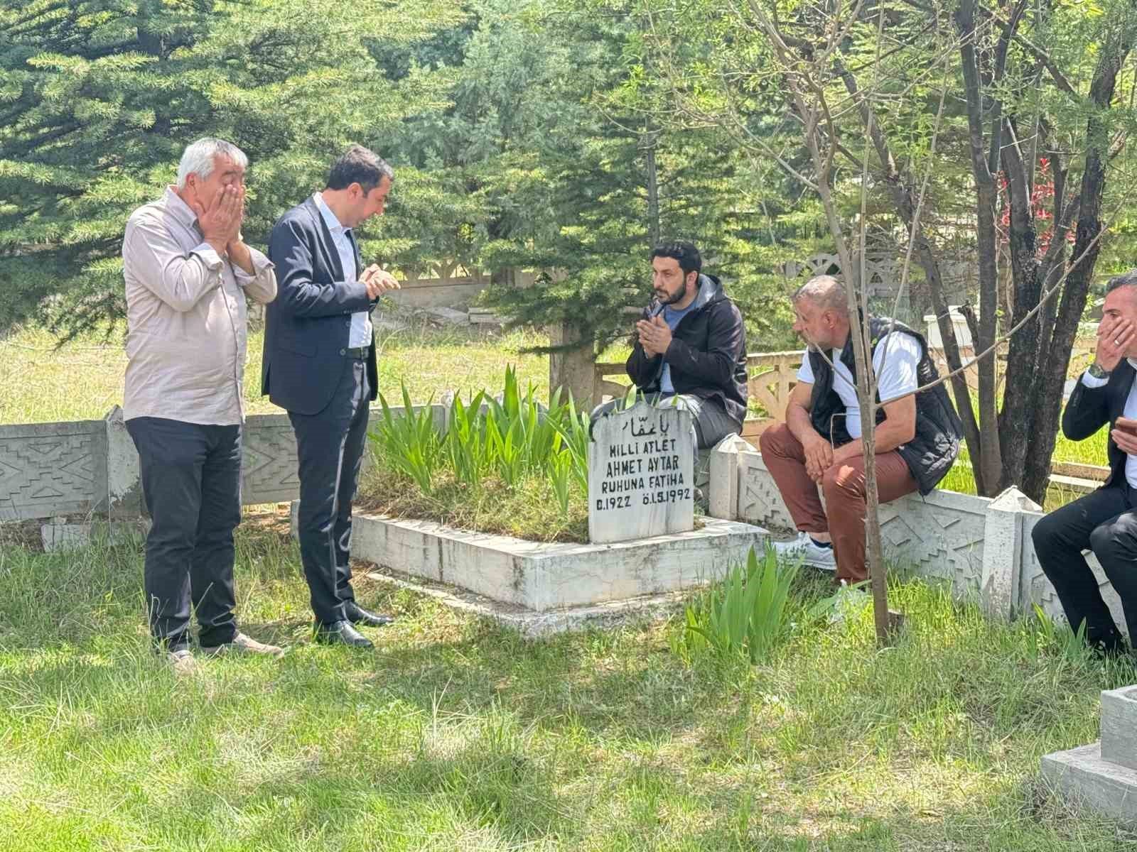 Ahmet Aytar Elazığ’da kabri başında anıldı
