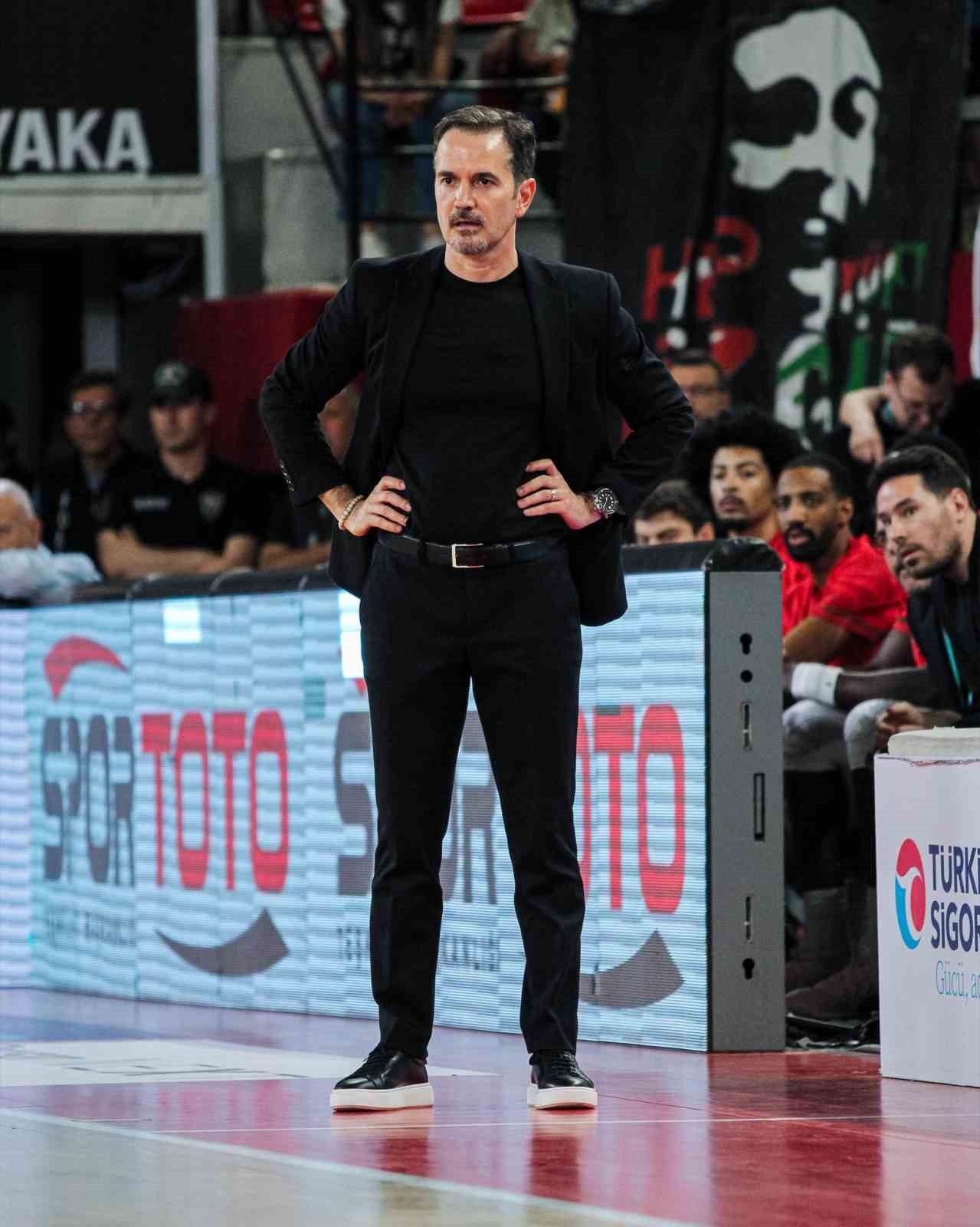 Ahmet Çakı: "Büyük fedakarlıklarla mücadele eden bir ekibiz"