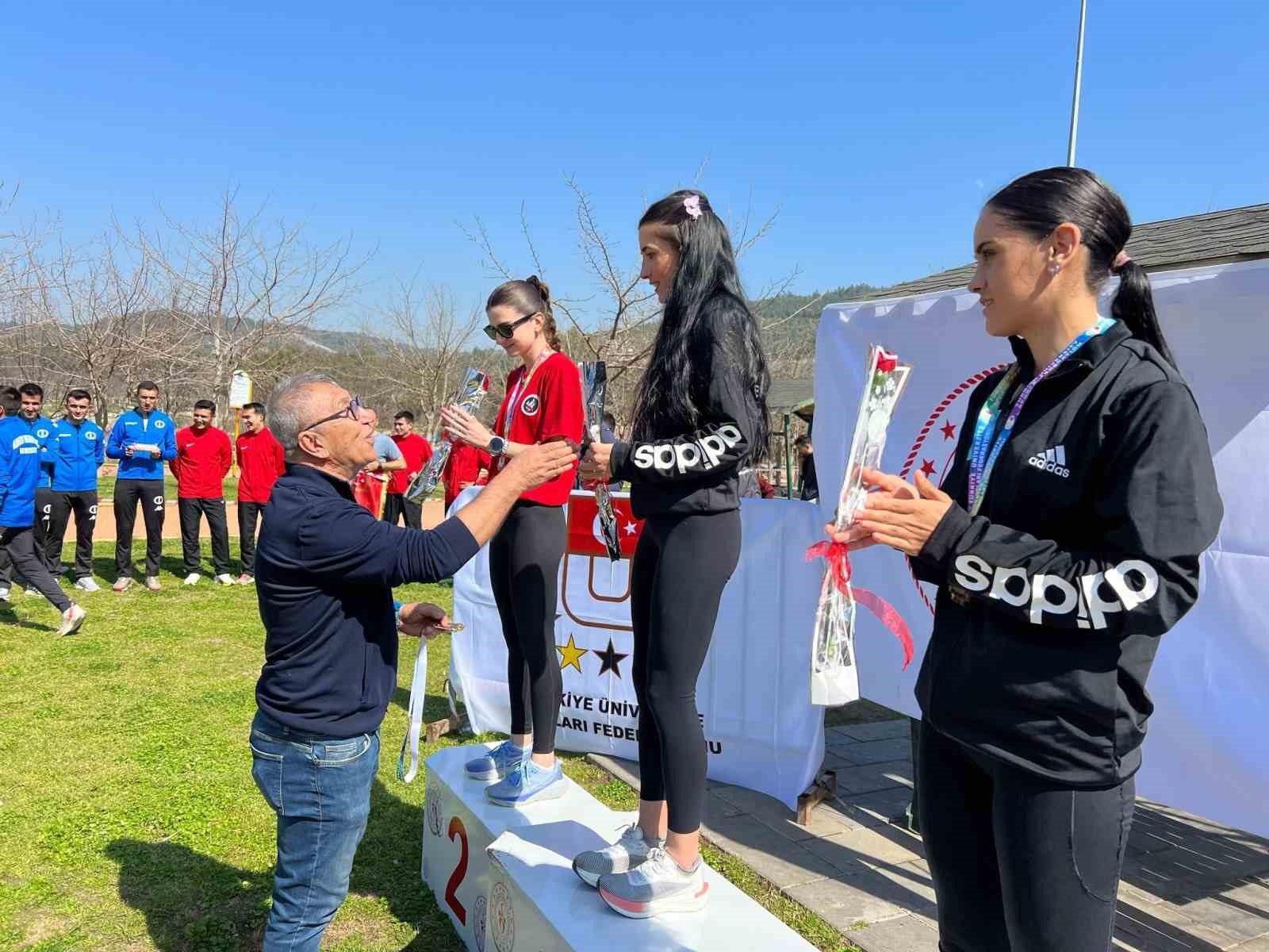 AİÇÜ Kadın Kros Takımı, Türkiye şampiyonu oldu