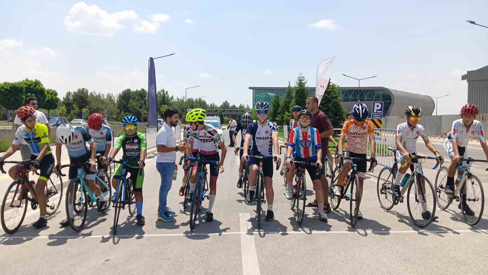Akhisar'ın Gurur Kaynağı Bisikletçilerinden Yeni Bir Zafer
