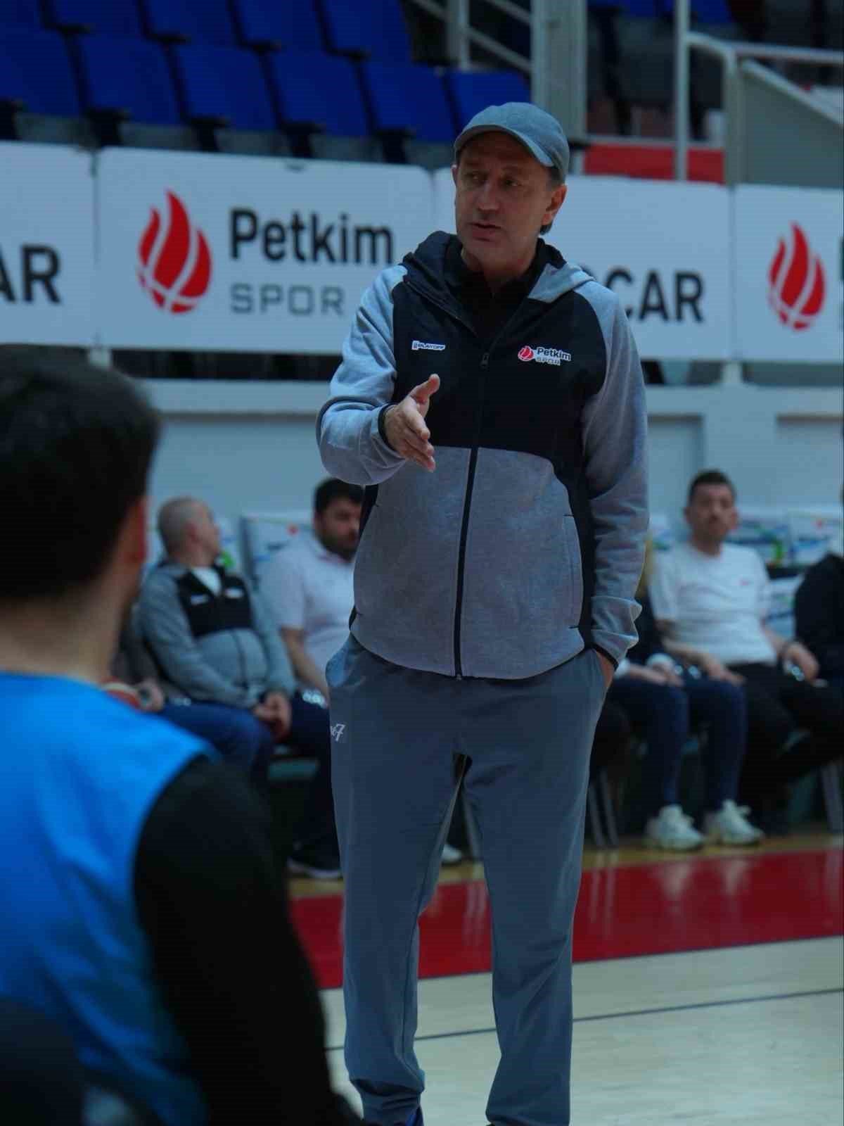 Aliağa Petkimspor’da yardımcı antrenörler de değişti