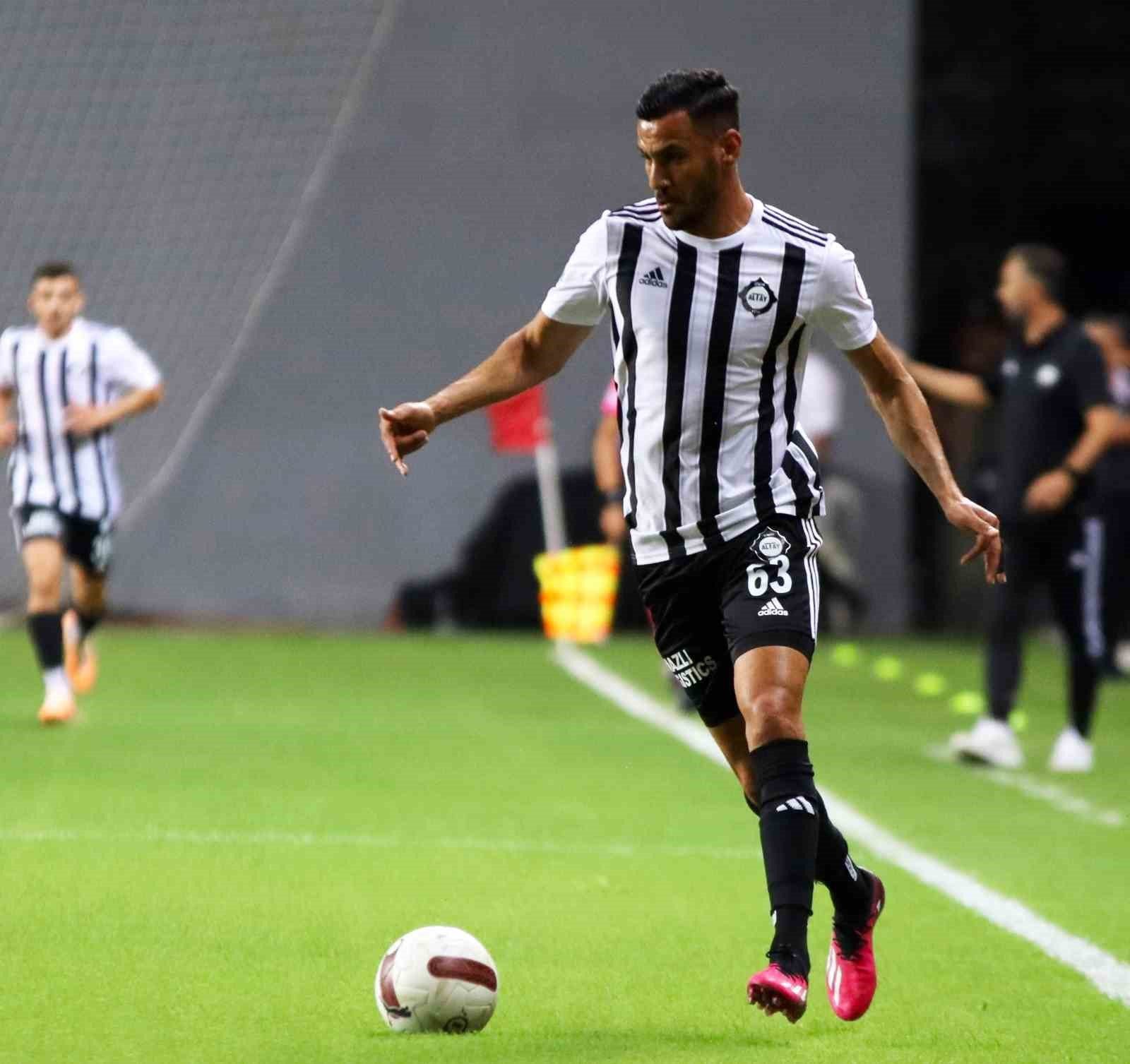 Altay, kalecisi Deniz Kadah'la gelecek sezon için de yola devam edecek.