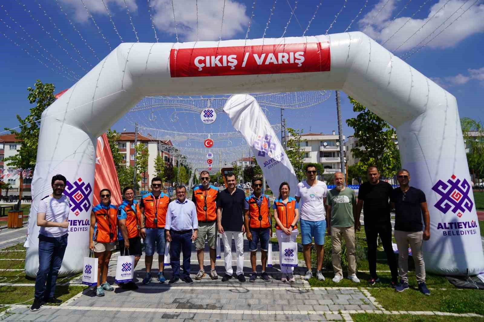 Altıeylül'de Su ve Koşunun Heyecan Veren Birleşimi: Aquatlon