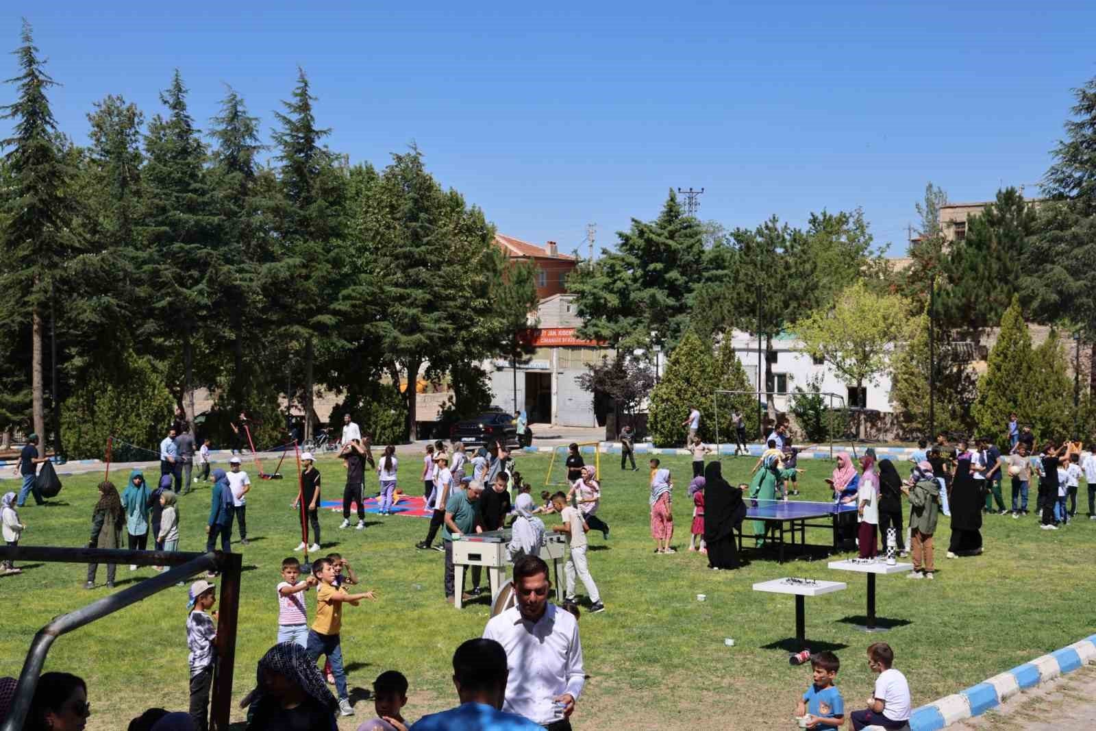 Altunhisar'ın Sportif Öğrencileri<br/><br/>(Sadece bir cümlelik bir haber başlığı için.)
