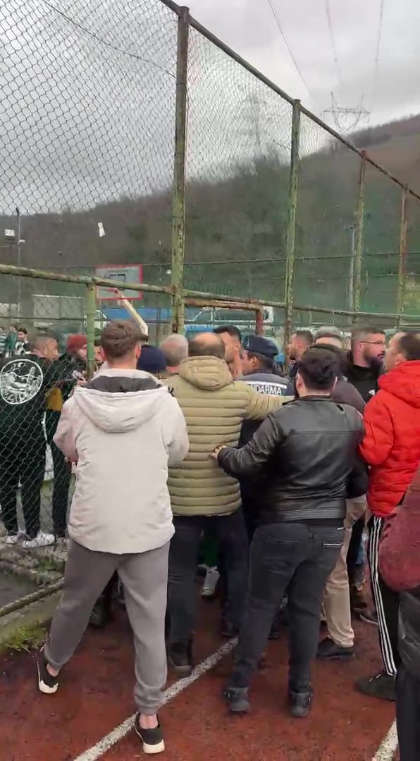Sahanın Alevleri: Amatör Maç Bitiş Düdüğüyle Kargaşaya Dönüştü