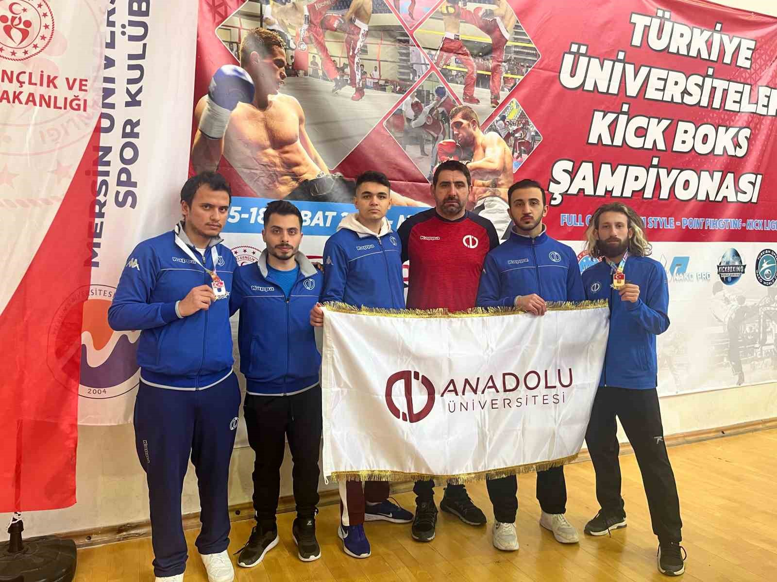 Anadolu Üniversitesi turnuvadan madalya ile döndü