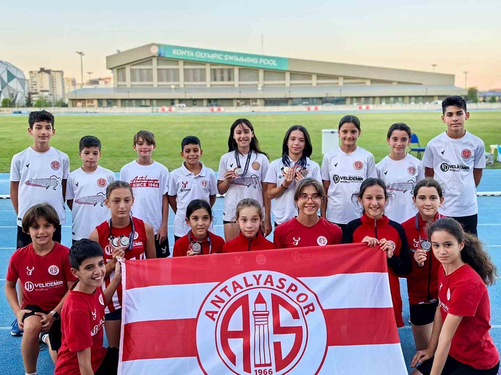 Antalyaspor Atletizm'den Konya'da Madalya Yağmuru