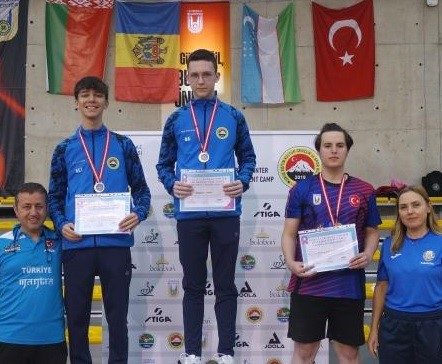 Asım Emre Şahin, masa tenisi şampiyonasında üçüncü oldu